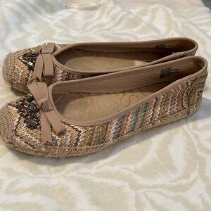 Simply Vera ballet, beaded tip with taupe bow accents, multicolored, size 7 1/2